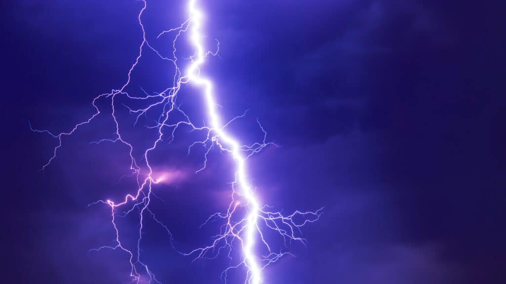 lightning striking lightning in the sky